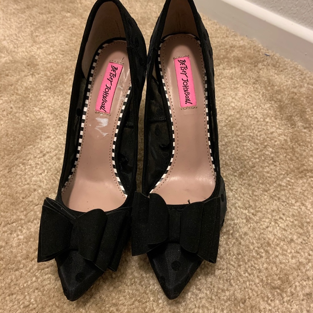 Black pumps 🌸